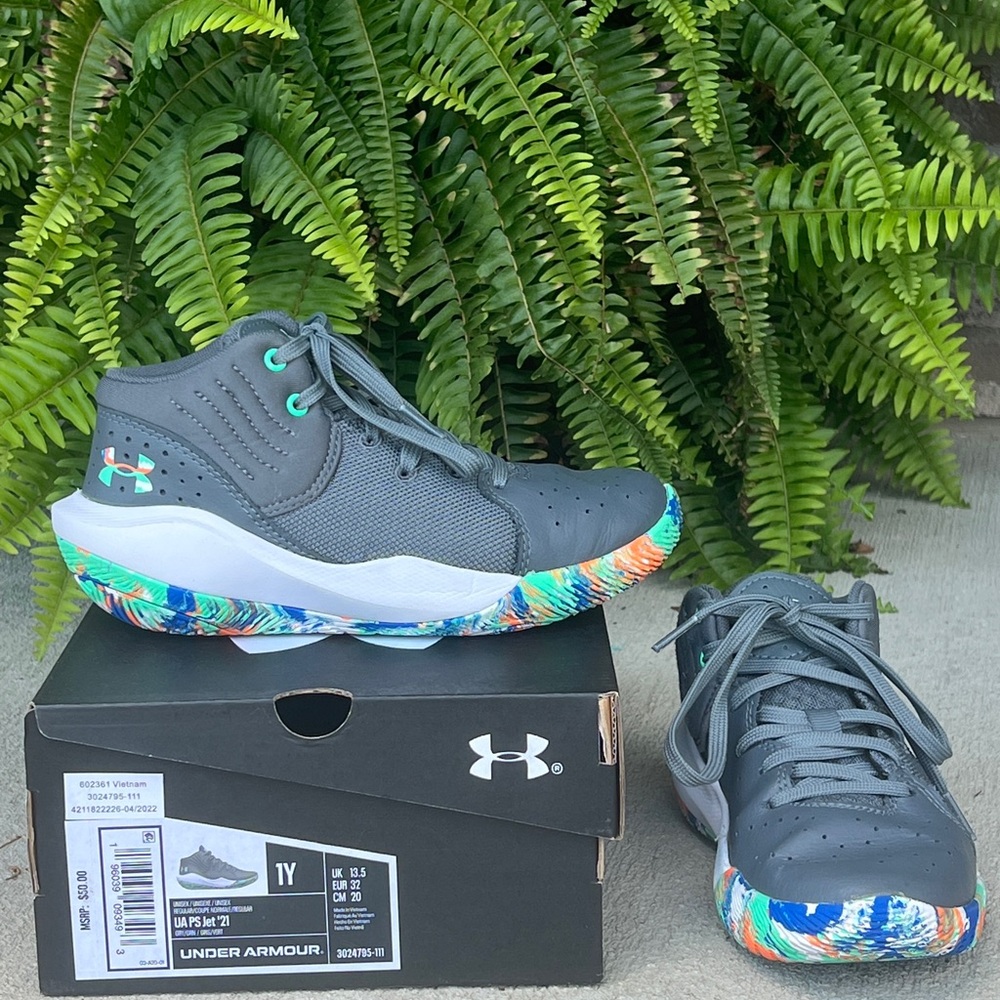 Under Armour Kids' Gray Basketball Shoes with Multicolor Sole. Size Youth 1